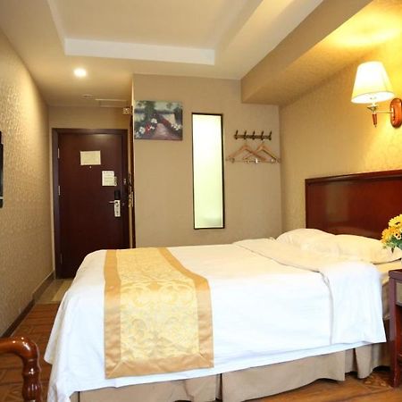 Greentree Inn Heilongjiang Harbin Zhongyang Street Business Hotel מראה חיצוני תמונה
