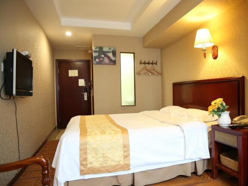Greentree Inn Heilongjiang Harbin Zhongyang Street Business Hotel מראה חיצוני תמונה