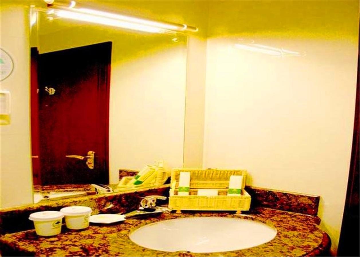 Greentree Inn Heilongjiang Harbin Zhongyang Street Business Hotel מראה חיצוני תמונה
